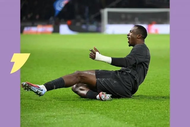 Que cachent les bandages aux poignets des footballeurs ?